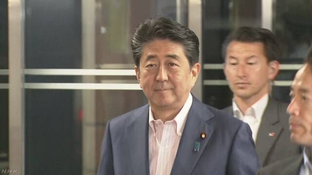 安倍首相 “消費税率は予定どおり引き上げ” | NHKニュース