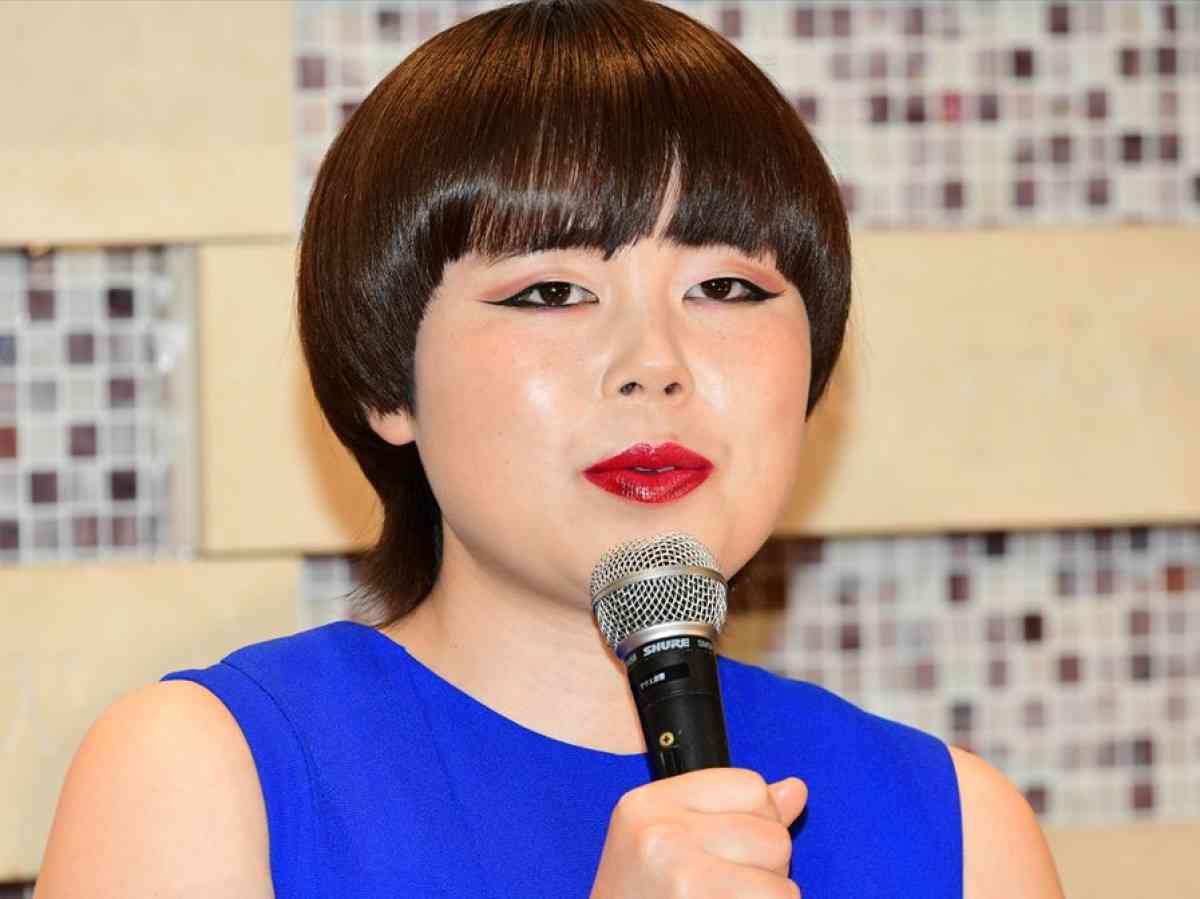 ブルゾンちえみ、大胆肩出しドレスに反響「色っぽい」 ／2019年7月23日 1ページ目 - エンタメ - ニュース - クランクイン！