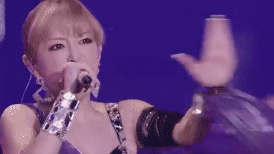 浜崎あゆみ、ハワイでの美脚ショット公開に「何しても可愛い」「マックが高級に見える」