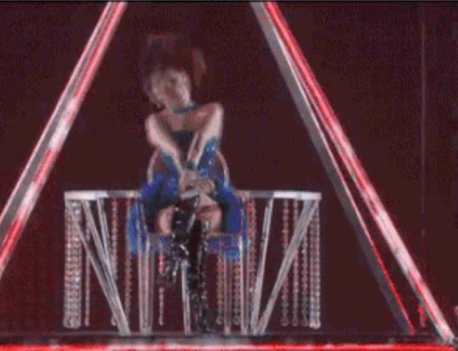 浜崎あゆみ、あの歌姫2人に寄せすぎていると批判殺到「髪型もメイクもパクリ」「これは意識しすぎ」