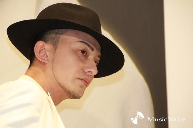 ISSA、「勝手にしやがれ」熱唱　「ジュリーそのもの」と反響 ： MusicVoice（ミュージックヴォイス）