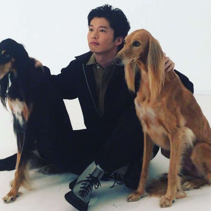 Keita Takada ? on Instagram: “「圭さんお久しぶりです！?」と第一声。と同時に心では「はるたんおかえり！?」。10カ月ぶりに再会した #田中圭 さんの弾けるような笑顔とほんわかオーラは健在。わんちゃんも圭さんにすぐなついていました。わかるんですね〜。?☺️? #keitanaka has come back…”