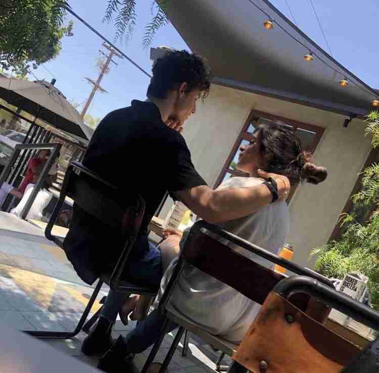 ショーン・メンデス&カミラ・カベロに交際説再び 手を繋ぎショーンの自宅へ