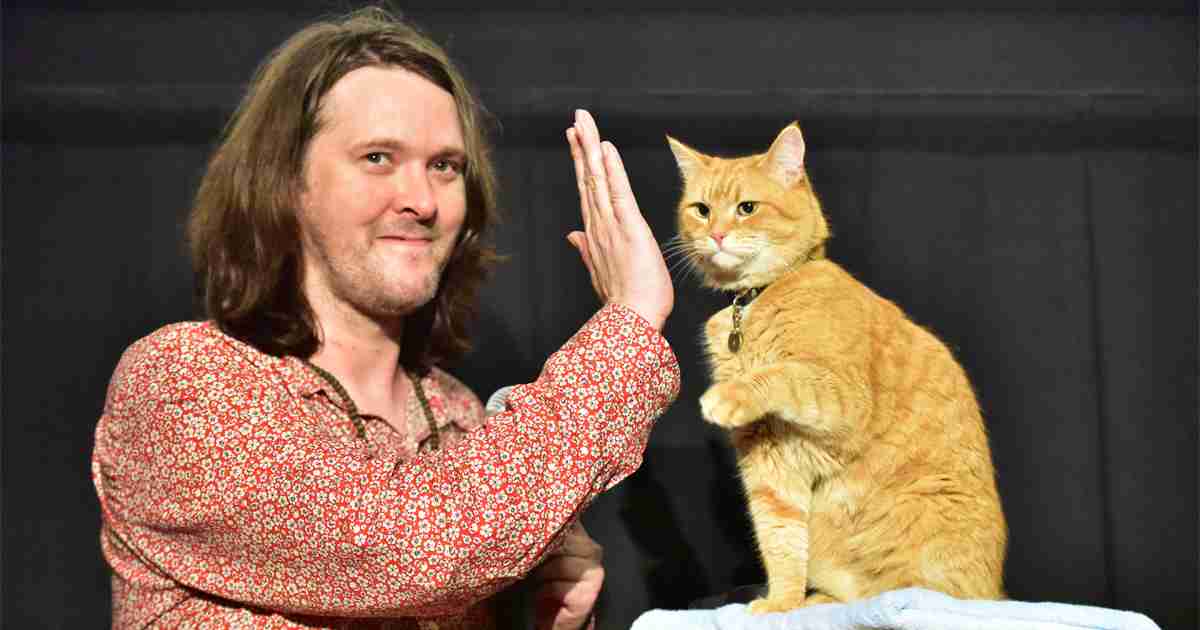 映画化された“奇跡の猫”ボブと、飼い主をインタビュー | sippo(シッポ) |