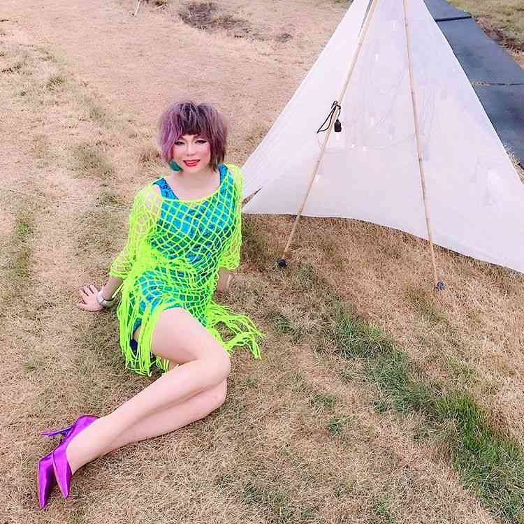 ミッツ・マングローブの“美脚”に反響 「すごい足長いカッコいい」