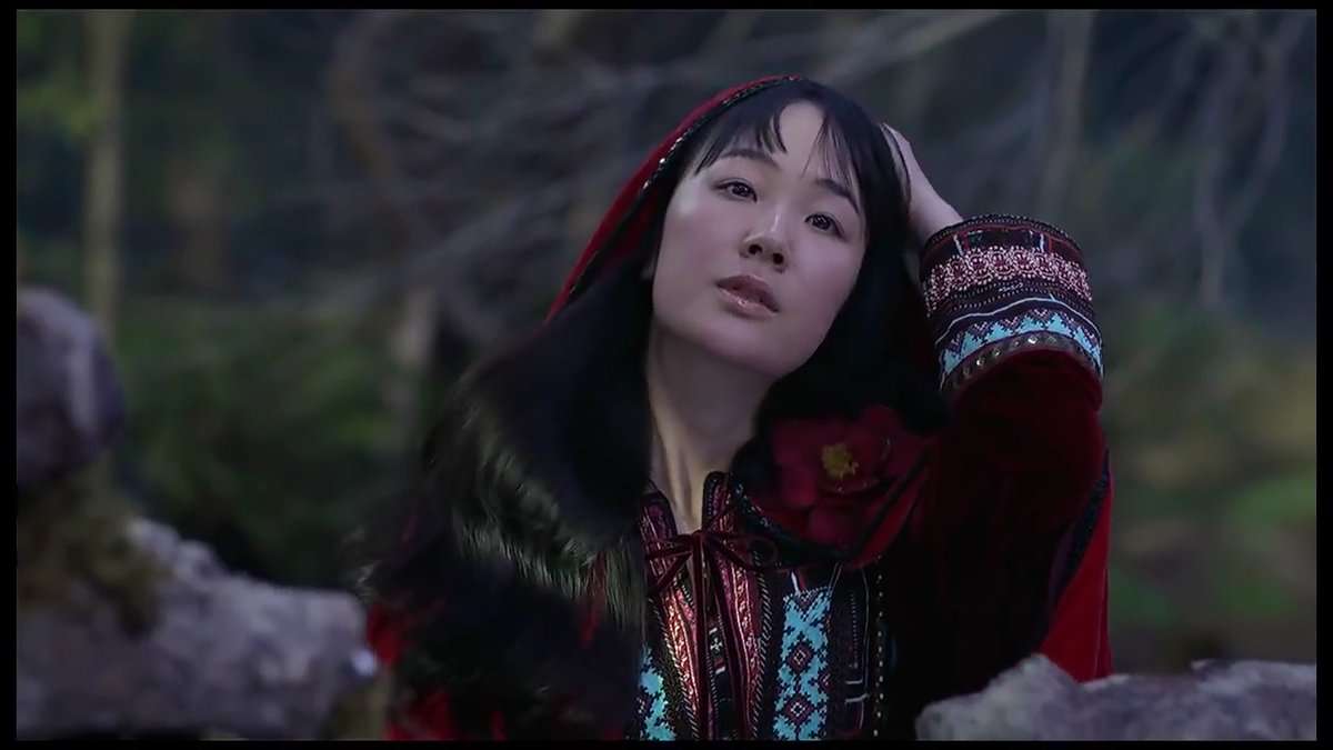 黒木華が役柄と同じもじゃもじゃの天然パーマヘアで登壇