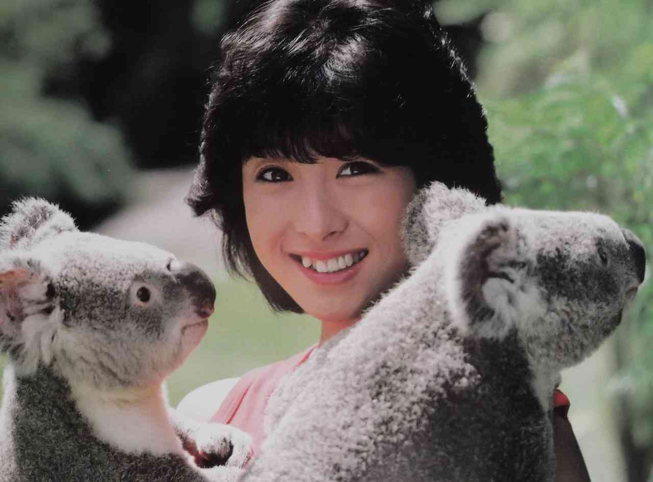 花や動物と一緒に写ってる芸能人写真