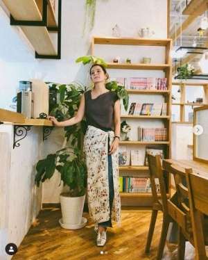 スザンヌ、スカーフを使った私服コーデに大反響「そんなアレンジできるなんて」(1ページ目) - デイリーニュースオンライン