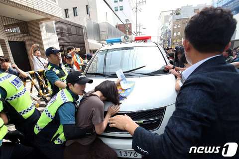 U-1 NEWS : 日本総領事館に不法侵入した韓国人6人が即時釈放されたと判明　反日無罪ここに極まれり