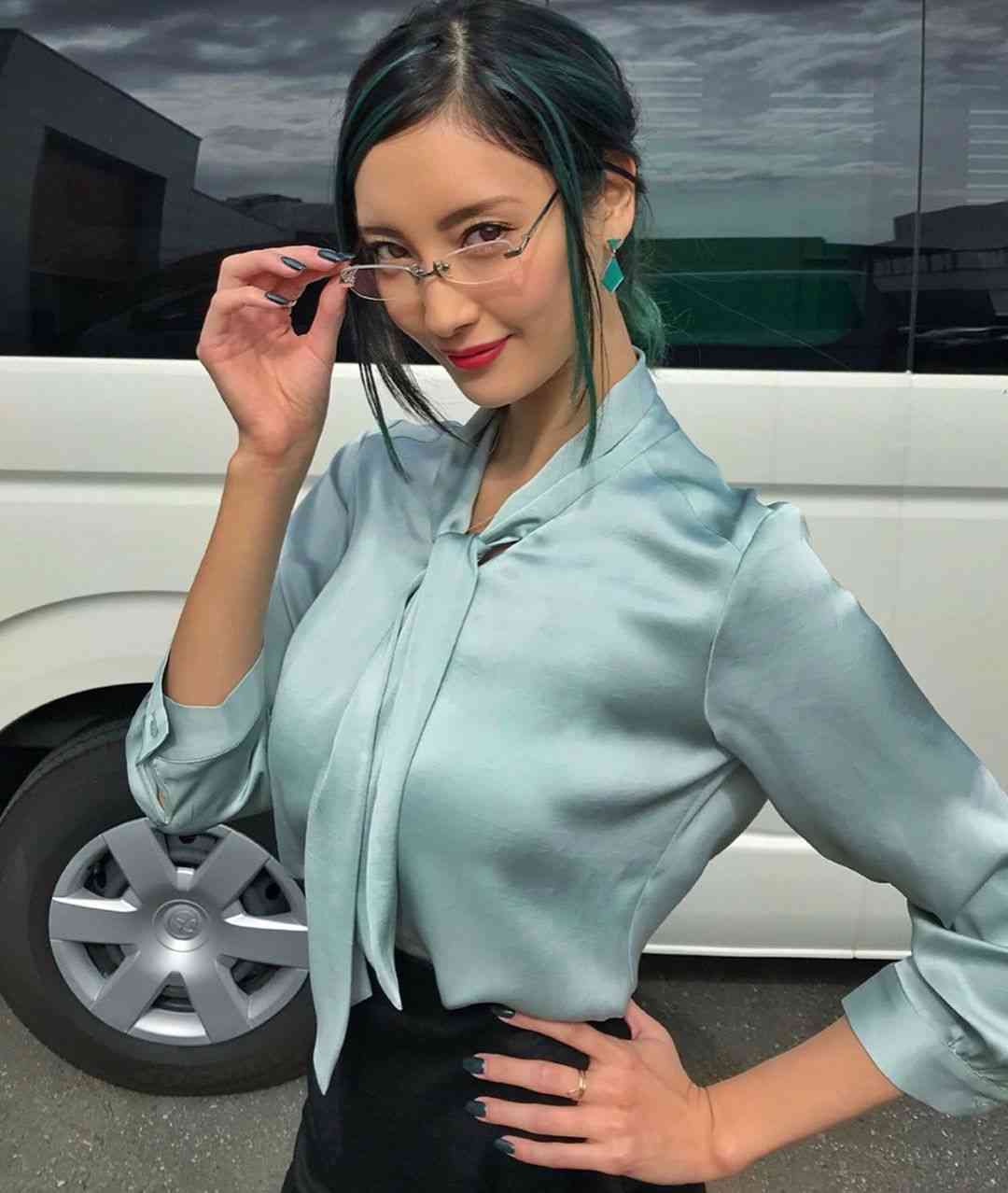 菜々緒、“巨乳の実写化”に挑戦「ちゃんと巨乳です」