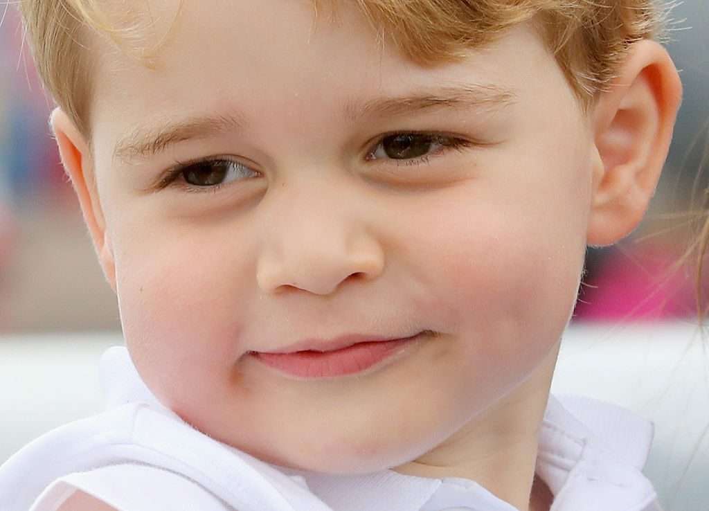 ジョージ英王子が6歳に、イングランド代表のユニフォーム姿公開