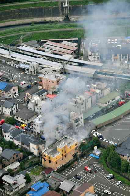 京アニ火災、数人死亡の情報　確保の男「液体まいた」（朝日新聞デジタル） - Yahoo!ニュース