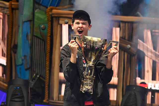ゲームの世界大会、優勝の１６歳に過去最高の３．３億円 - ライブドアニュース