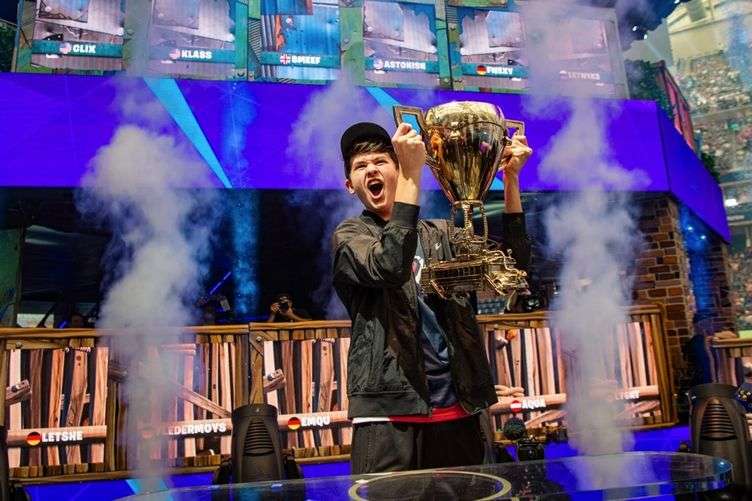 ゲームの世界大会、優勝の16歳に過去最高の3.3億円