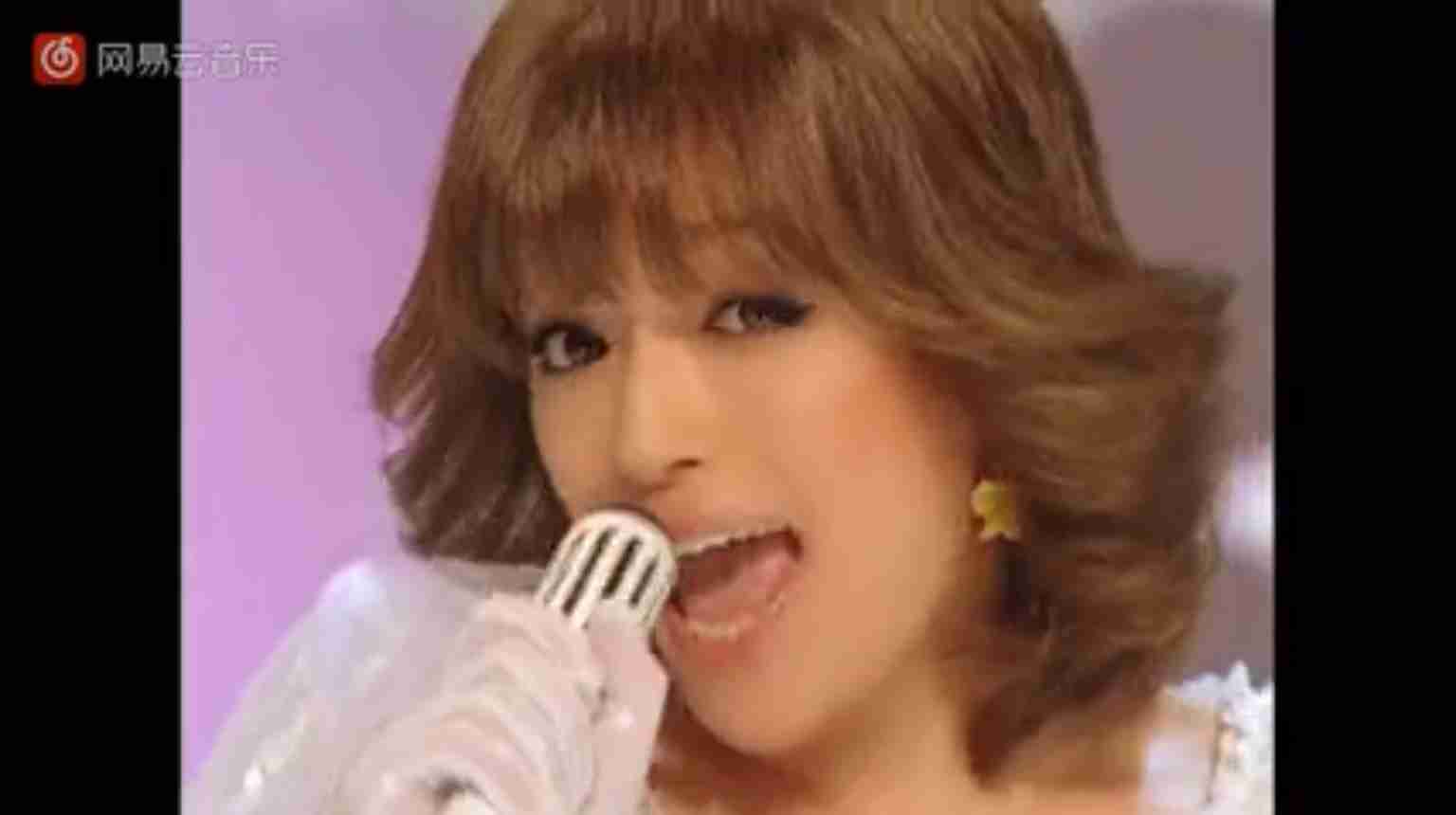浜崎あゆみ、あの歌姫2人に寄せすぎていると批判殺到「髪型もメイクもパクリ」「これは意識しすぎ」