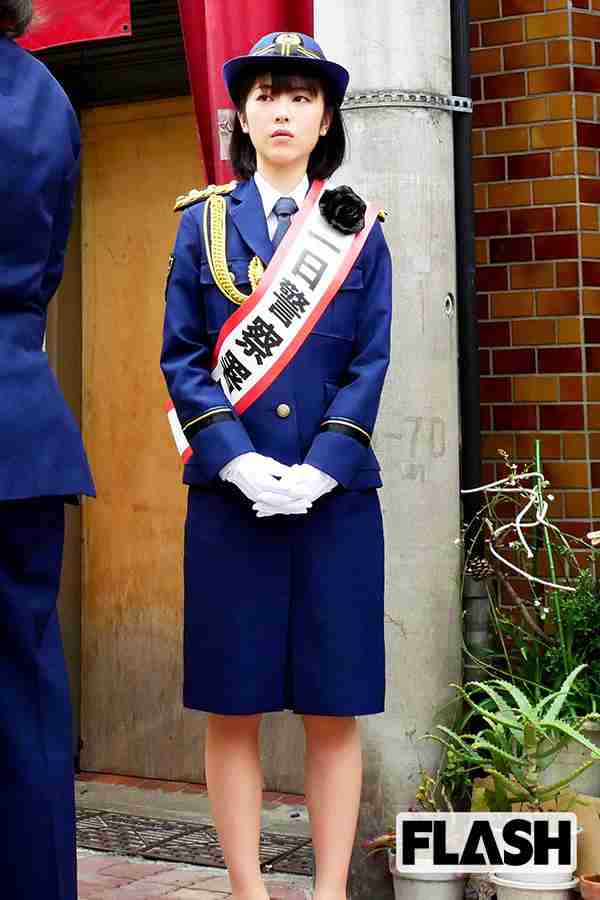 浜辺美波「一日署長」コスプレ姿がかわいすぎる（SmartFLASH） - Yahoo!ニュース