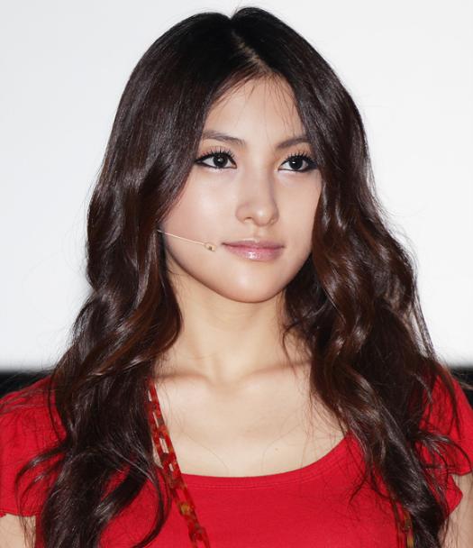 前田敦子・田中みな実・横山由依の美人3ショット