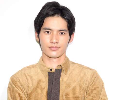 ブレイク俳優・岡田健史の“デート風”動画に胸キュン続出「こんな風に、一緒に歩けたらな…」 | ORICON NEWS