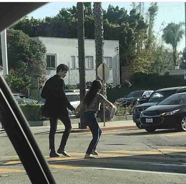 ショーン・メンデス&カミラ・カベロに交際説再び 手を繋ぎショーンの自宅へ