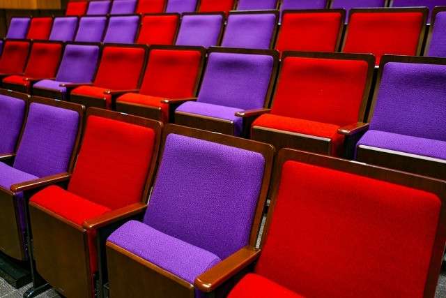 演劇ファン「迷惑行為では？」　鴻上尚史の「前のめり観劇」持論が物議 : J-CASTニュース