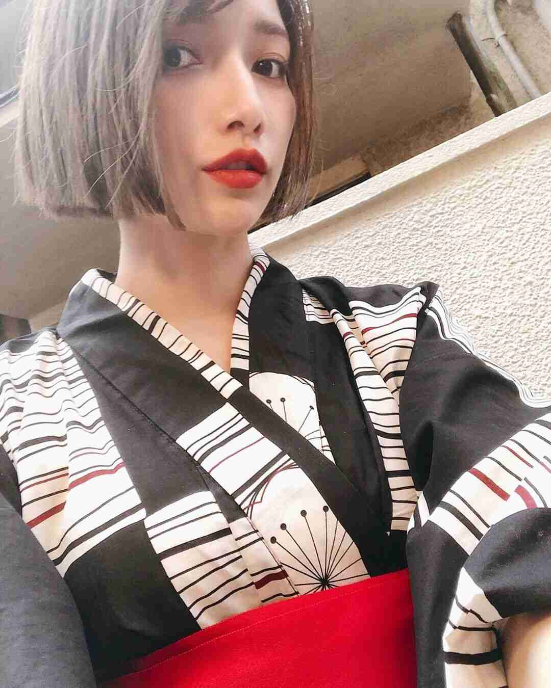 後藤真希、浴衣姿を公開「モノトーンに赤の帯がポイントでした」