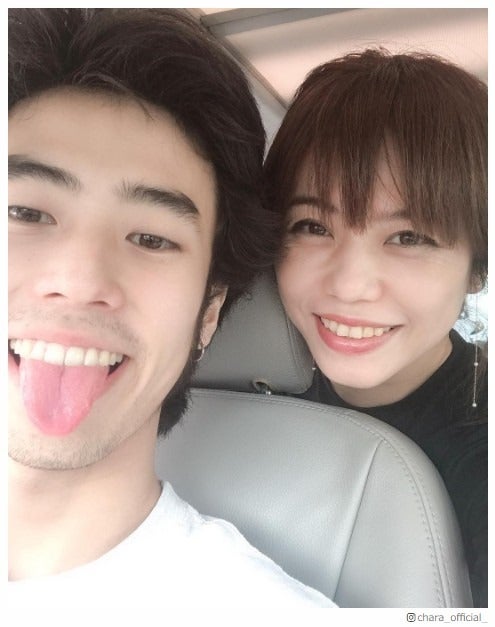 Chara、息子・佐藤緋美との2ショットが「カップルみたい」と話題 - モデルプレス