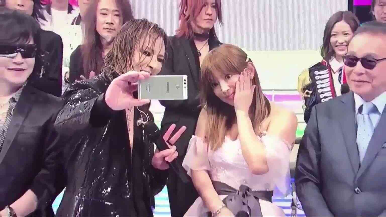 浜崎あゆみ、あの歌姫2人に寄せすぎていると批判殺到「髪型もメイクもパクリ」「これは意識しすぎ」