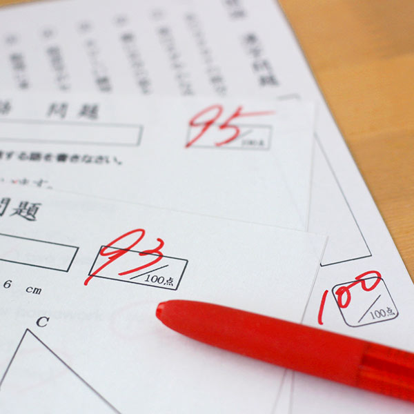 【体験談】採点・添削バイトの難易度やオフィスの環境、応募資格は？ 短期や在宅ワークを始めたい方へ｜バイト・仕事を楽しむキャリアマガジンCareer Groove by モッピーバイト