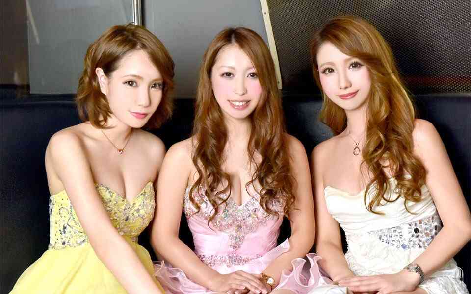 「付き合いでキャバクラ」許す?