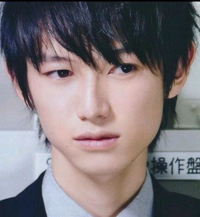 美形か美形でないか見る人によって意見が分かれそうな有名人