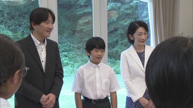 秋篠宮ご夫妻 沖縄や北海道の小中学生「豆記者」と懇談 | NHKニュース