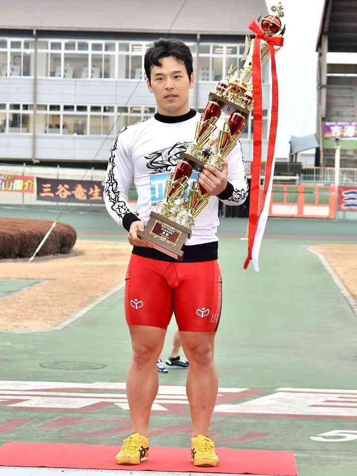 元℃-ute岡井千聖の“略奪不倫”で競輪賞金王が離婚　家族崩壊で妻は慰謝料請求へ