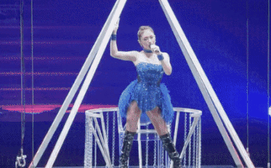 浜崎あゆみ、あの歌姫2人に寄せすぎていると批判殺到「髪型もメイクもパクリ」「これは意識しすぎ」