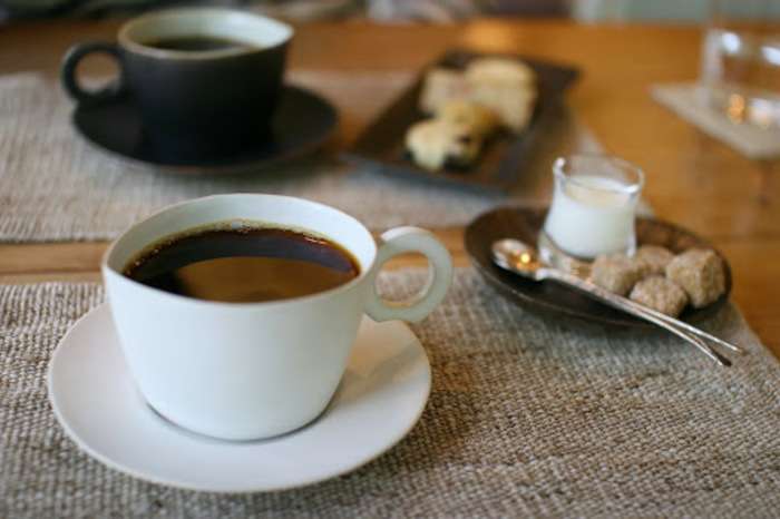 一人でおしゃれカフェ、滞在時間は？
