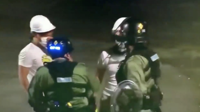 元朗黑帮疯狂袭击市民 网曝“警黑合作”证据（多视频） | 元朗流血冲突 | 警黑勾结 | 香港反送中 | 新唐人中文电视台在线