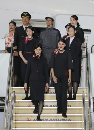 ＪＡＬ、パンツスタイル初採用＝女性客室乗務員に、来春から新制服：時事ドットコム