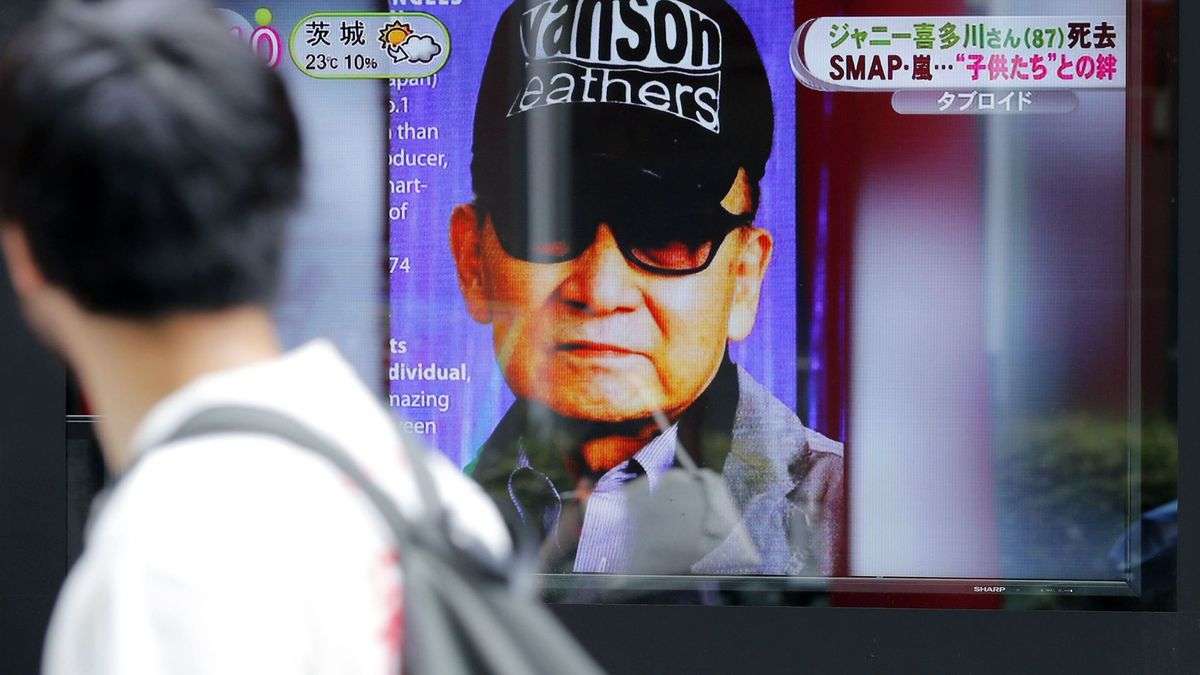 Johnny Kitagawa, king of Japan’s boy bands, dead at 87 - Los Angeles Times