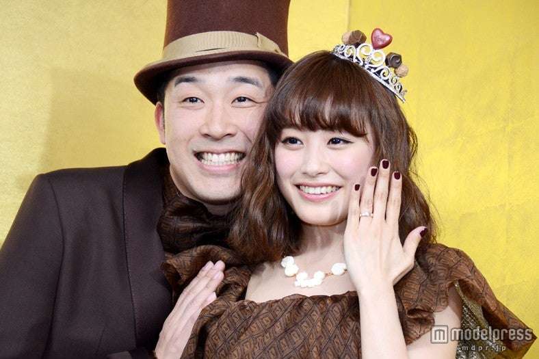 あべこうじ＆高橋愛夫妻、5年ぶり2ショットでラブラブぶり披露「すいません、イチャイチャして」