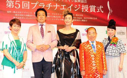 萬田久子「妄想でもいいから恋愛が大切」美貌健在 - 芸能 : 日刊スポーツ