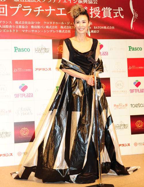 萬田久子「妄想でもいいから恋愛が大切」美貌健在