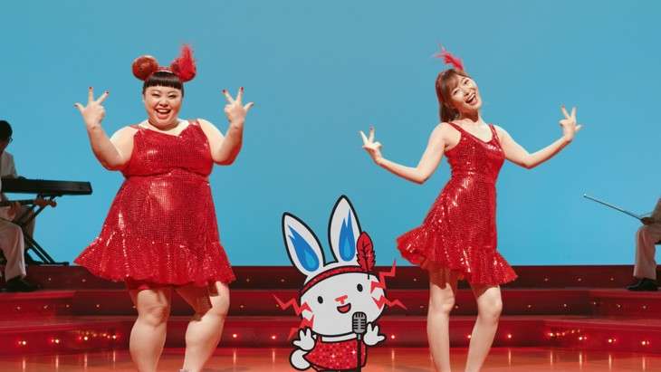 渡辺直美&指原莉乃の“新ユニット” CMで「渚のシンドバッド」カバー