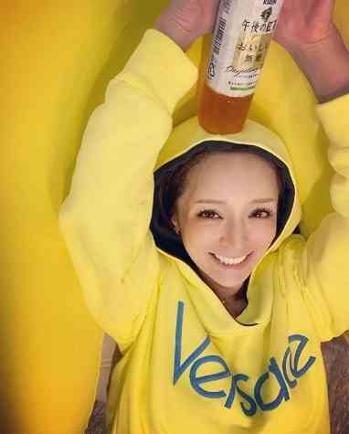 浜崎あゆみ、ライブ後の“楽屋でゴロゴロ”写真に反響「可愛いッ」「自然な笑顔が一番」（E-TALENTBANK） - Yahoo!ニュース
