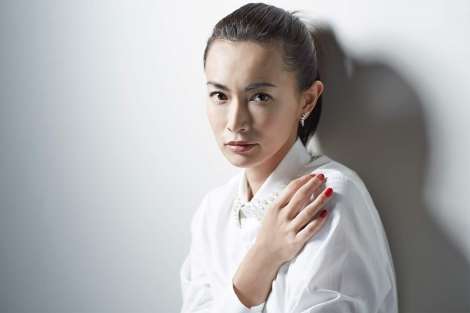 長谷川京子、ミニスカで美脚あらわ「控えめに言って、世界一綺麗」 | ORICON NEWS