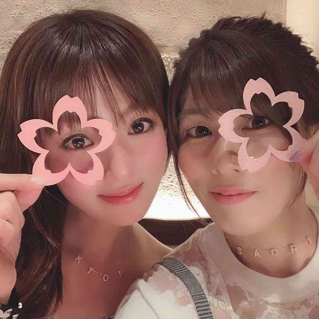 深田恭子 on Instagram: “ドラマの撮影も終わり、やっと吉田沙保里ちゃんの現役引退お疲れ様でしたの会が出来ました?なにかお疲れ様の記念にと...お揃いにしてしまいました?でも！でも！沙保里ちゃんすぐ動画で素の私をこっそり撮る?もう‼️‼️‼️‼️…”