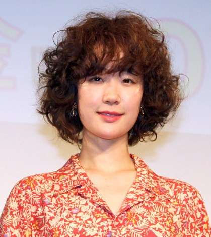 黒木華が役柄と同じもじゃもじゃの天然パーマヘアで登壇 ガールズちゃんねる Girls Channel