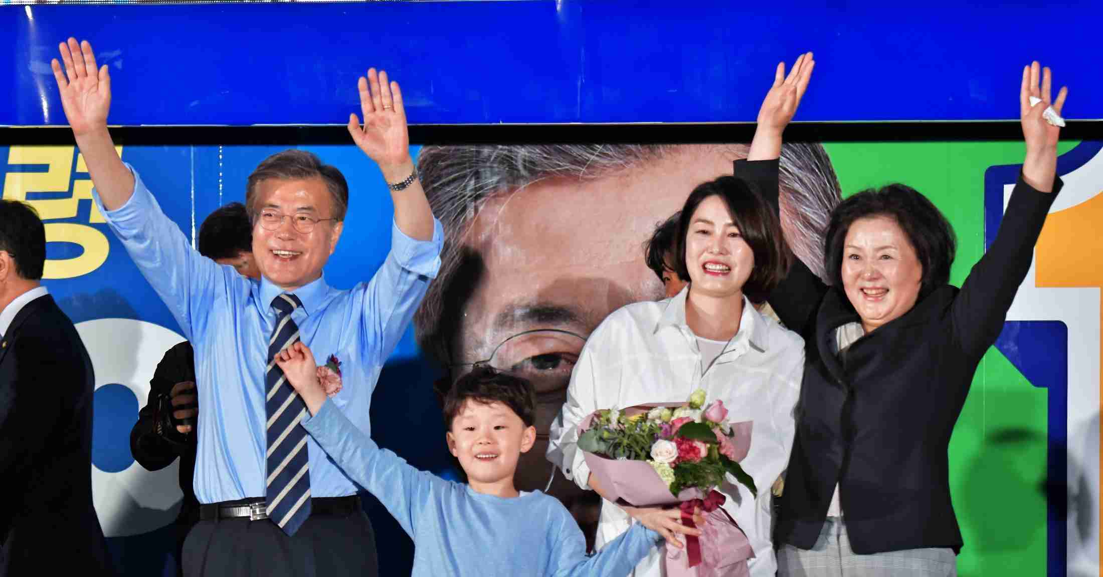 “反日大統領”文寅在　意外に日本好きな素顔と家族（FRIDAY） - Yahoo!ニュース