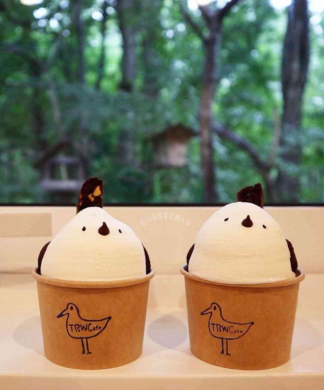 Miz on Instagram: “#thebirdwatchingcafe つづき(ΦωΦ) 8月23日 支笏湖の帰りに ? ①  #シマエナガソフト 北海道のみに生息する 「雪の妖精」シマエナガちゃんモチーフの人気ソフト！ ? ②  ちょい溶けかけ カワイスギ(*´Д｀*) しかしカワイイだけじゃない、…”