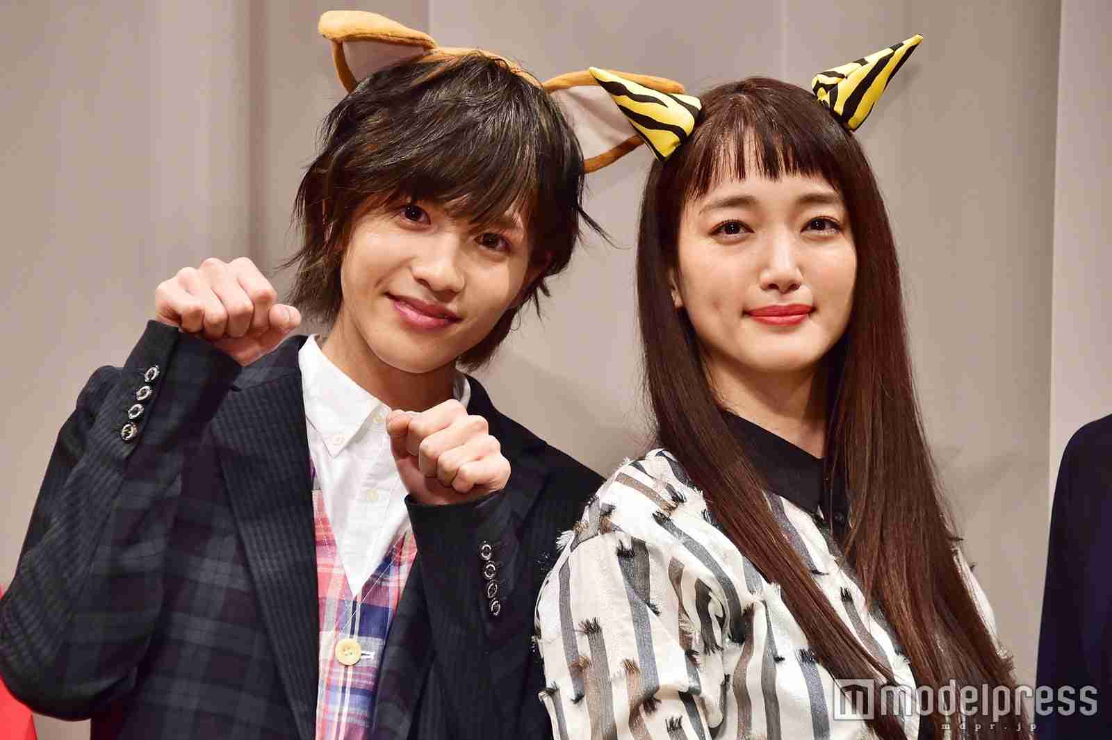 志尊淳、入山法子と密着2ショット「きみはペット」ファン歓喜