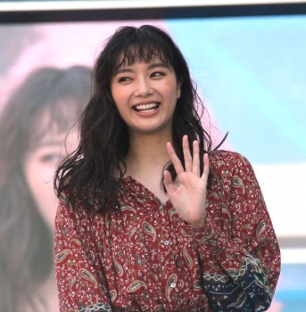 西野七瀬、ジャケットスタイルで新境地のカッコよさ 「第二ステージ」への思い語る