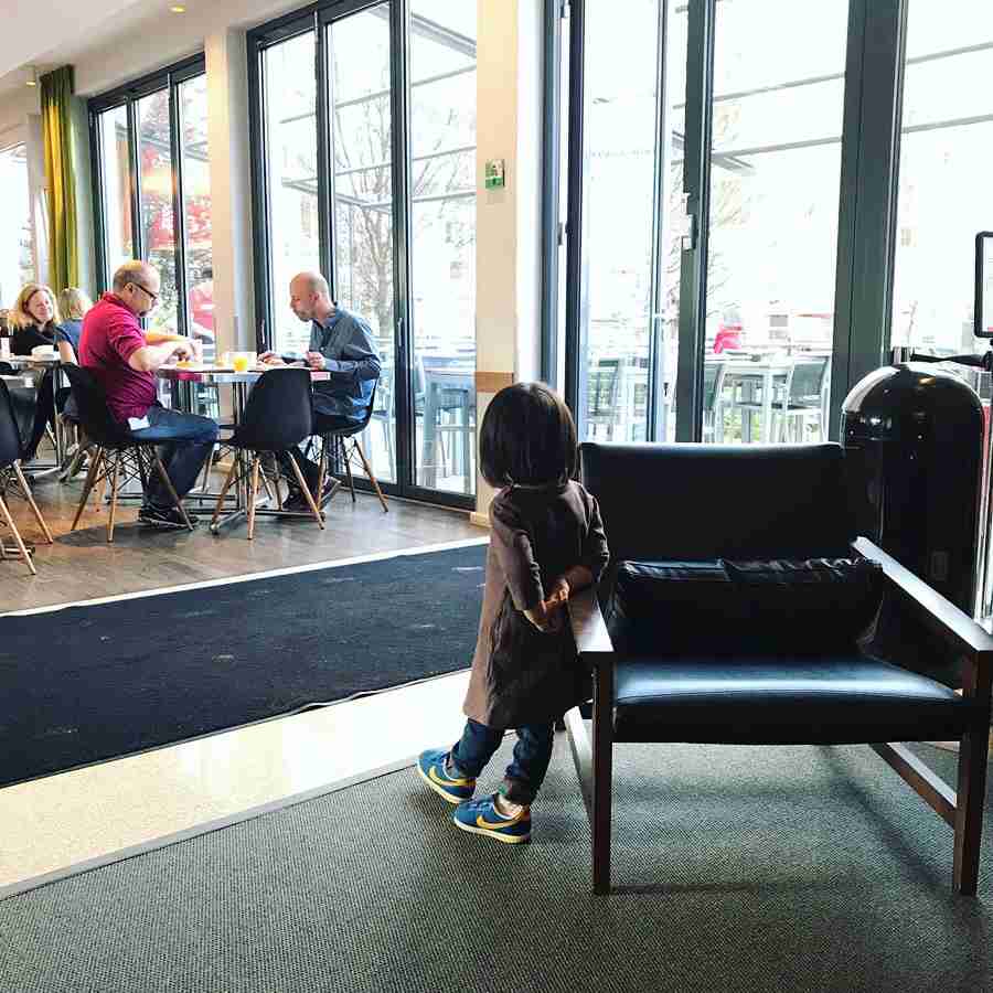 ドイツ人の子育てから学ぶ。公共の場でも子どもは静か！！騒いだり泣きわめいたりしない！？ - LifeとFood